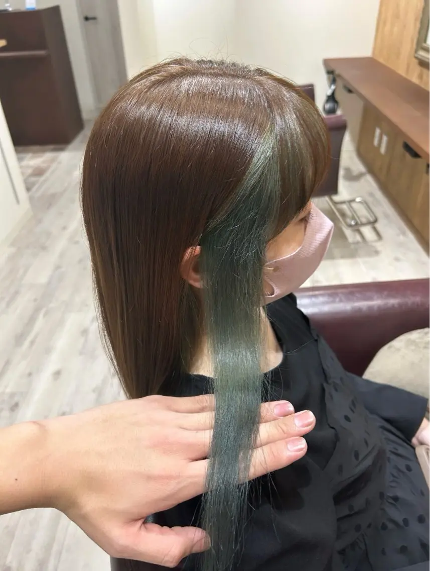 カット+ブリーチありインナーカラーの写真