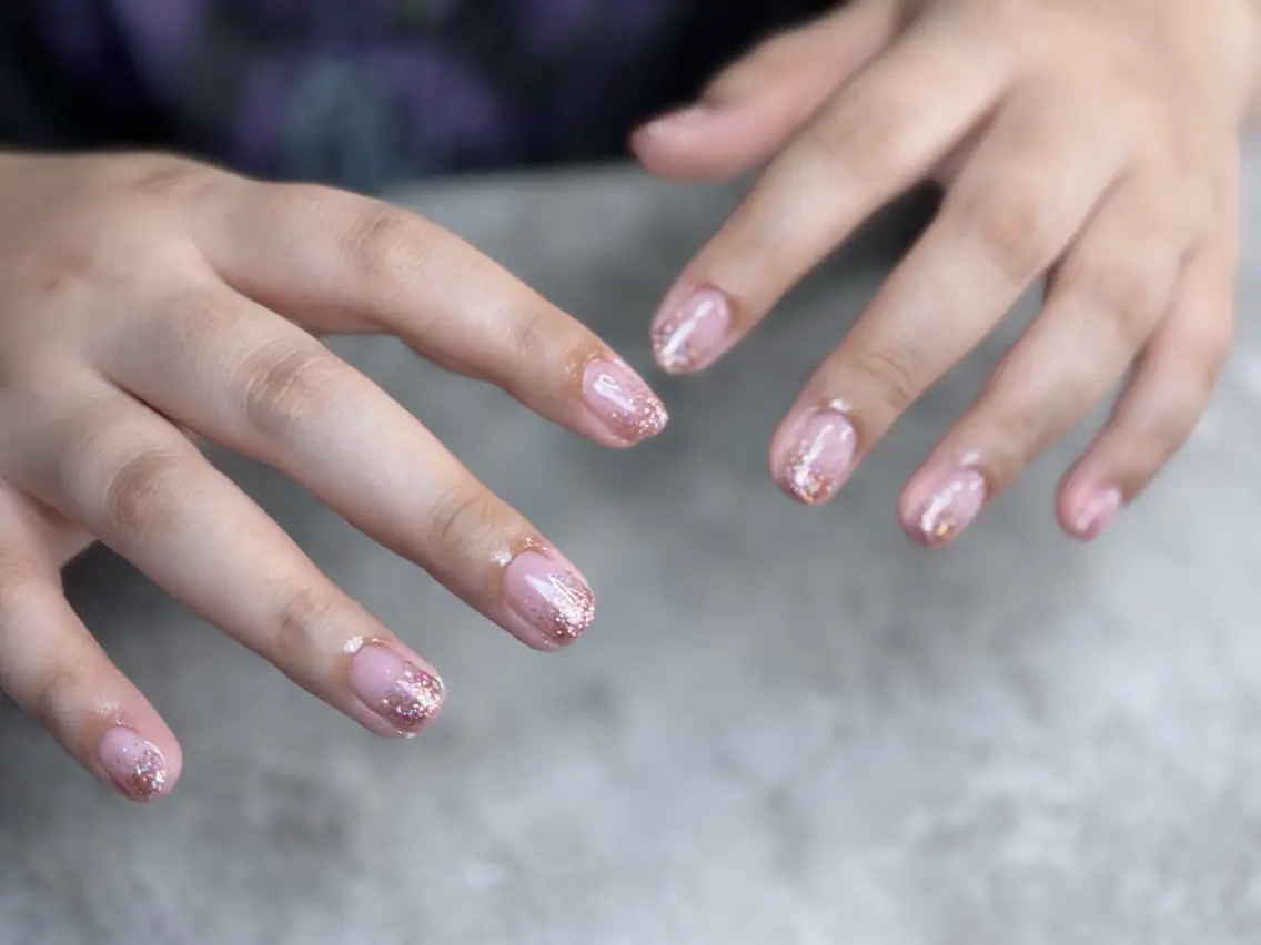 ネイル フレンチネイル ジェルネイル グラデーション ラメ(グリッター) ラメグラデーション ハンドネイル nail sideraのネイルデザイン