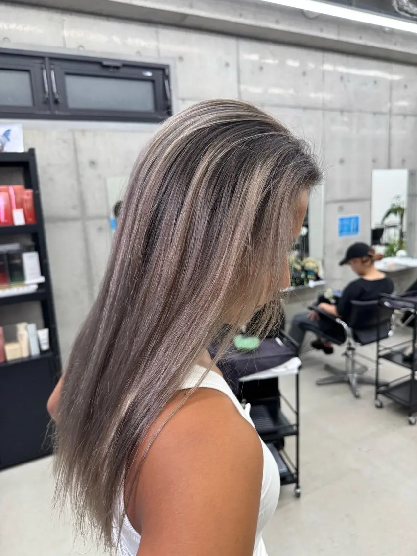 ロング カラー バレイヤージュ ブリーチ ケアブリーチ レイヤーカット 縮毛矯正 ヘアカラー Kazuki/名古屋 ブリーチ/髪質改善のヘアスタイル