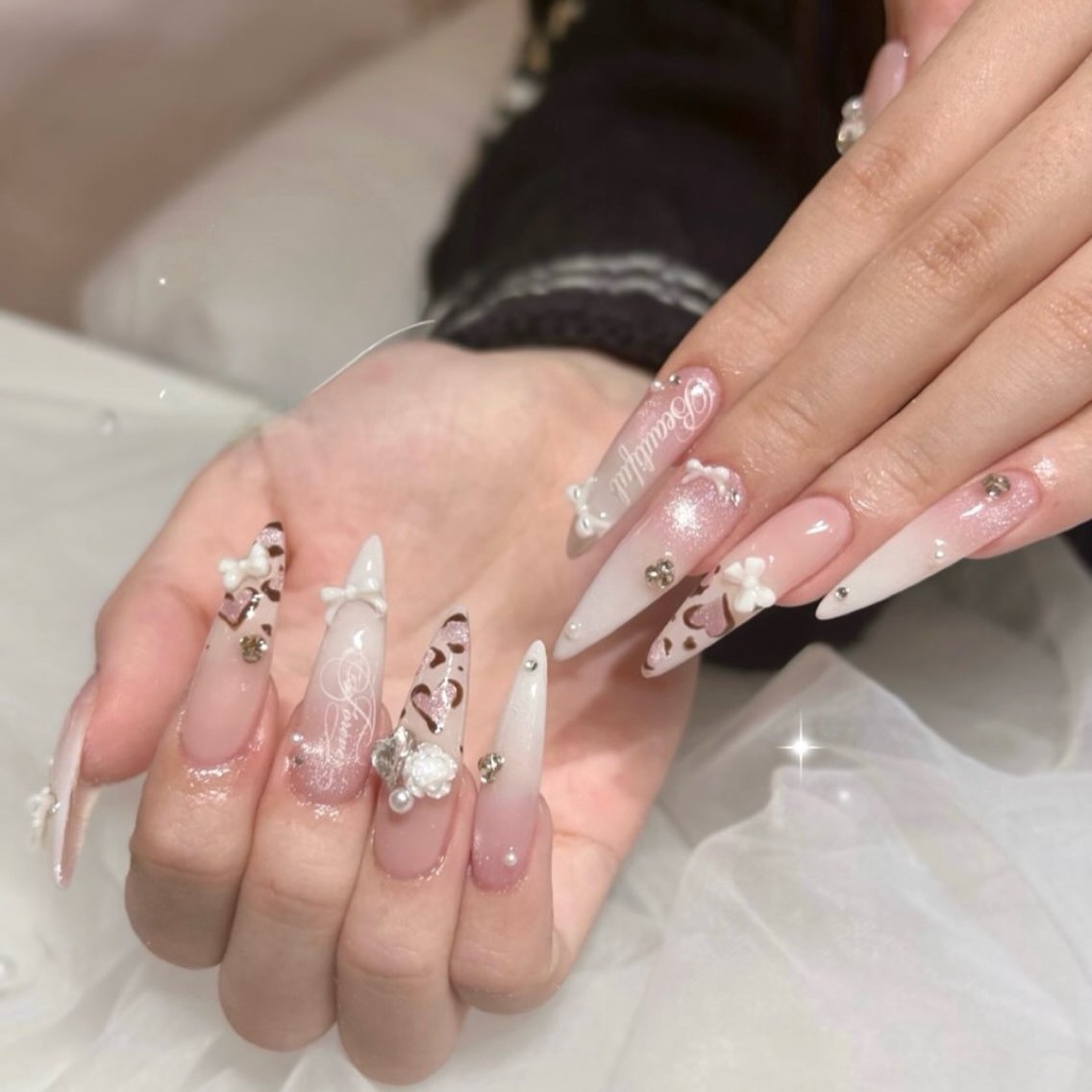 ネイル チークネイル ドット フットネイル フレンチネイル グラデーション ハンドネイル ハンドケア Nihonthy Nail 新宿のネイルデザイン