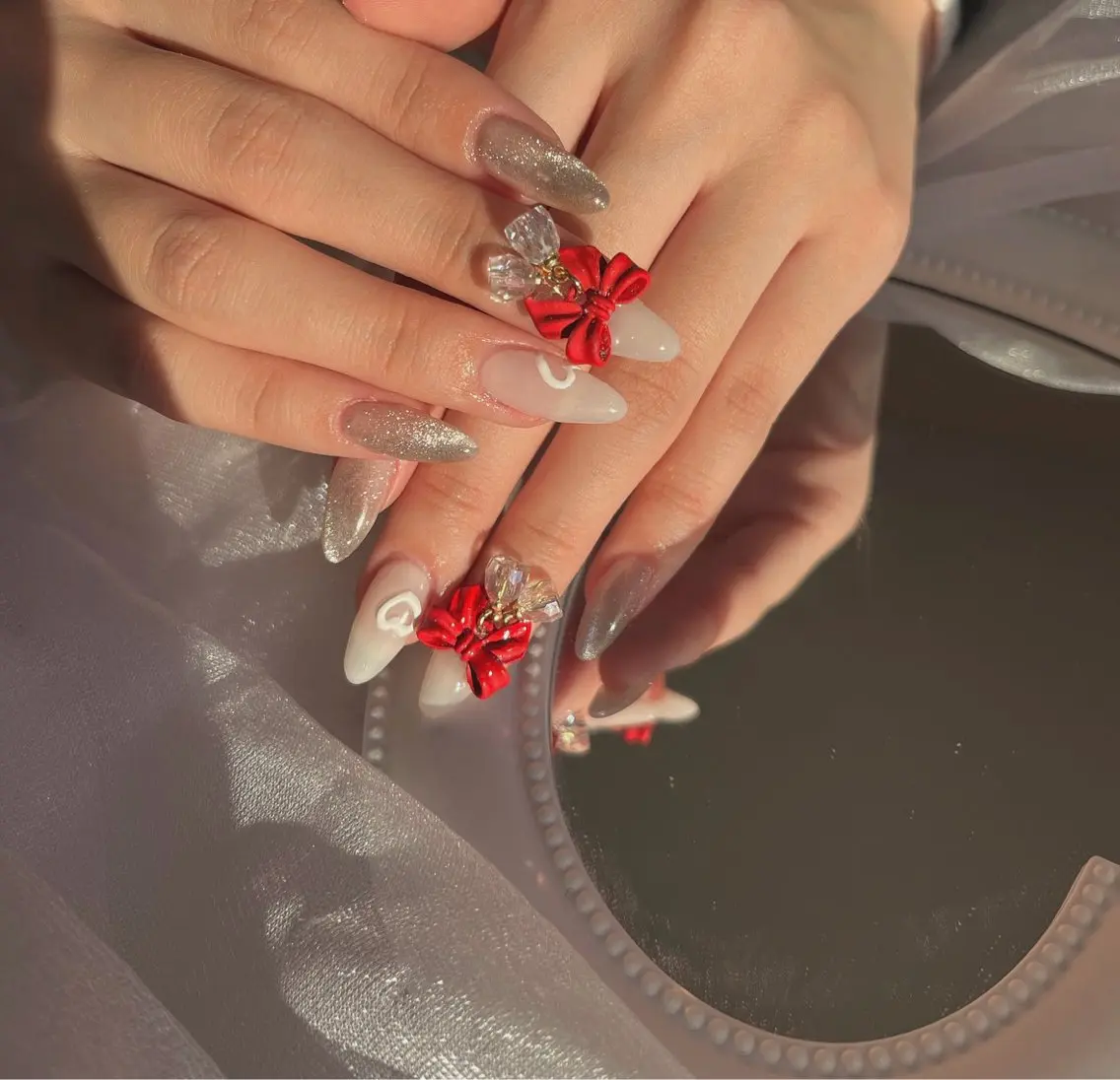 ネイル 冬ネイル クリスマス ハンドネイル sara : salon ELVIのネイルデザイン
