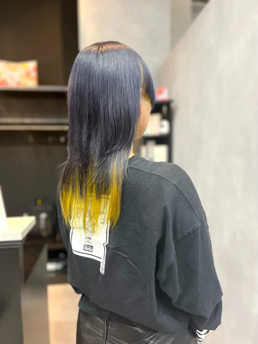 セミロング カラー ネイビーカラー イエローカラー カット ヘアカラー 🎀♥️推しカラー tomoka💜🍭のヘアスタイル