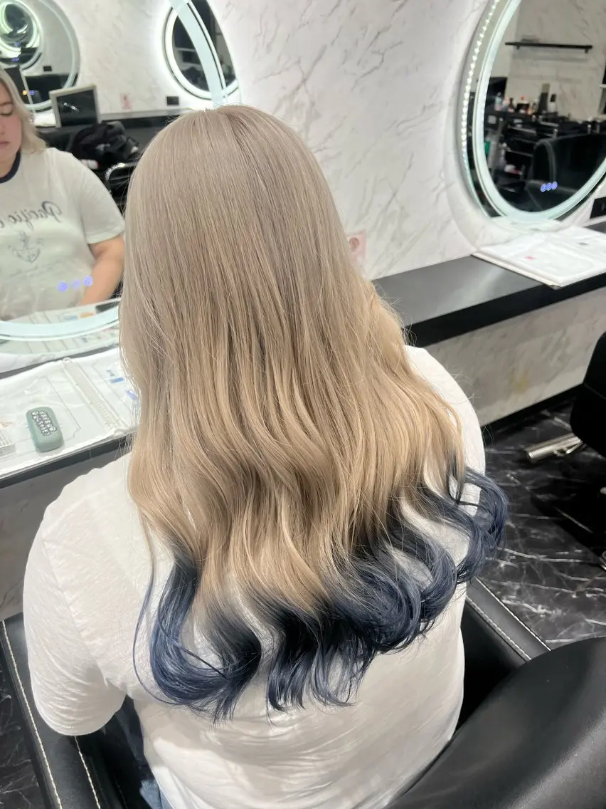 カラー グラデーションカラー LOHAS Rioのヘアスタイル