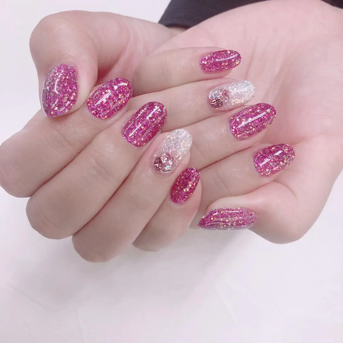 ネイル ラメ(グリッター) ワンカラーネイル ピンク ホワイト FASTNAIL PLUS 新宿店のネイルデザイン