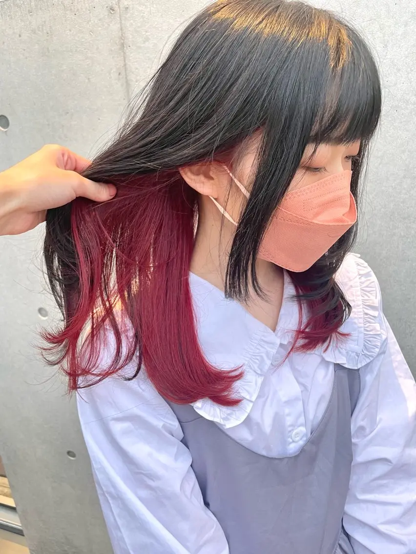 セミロング カラー インナーカラー 推し ブリーチ  髪質改善のヘアスタイル