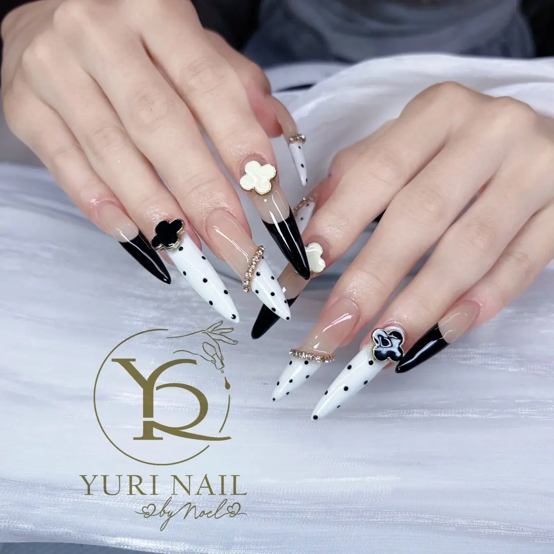 ネイル ハンドネイル フットネイル ハンドケア YURI Nail NARITAのネイルデザイン