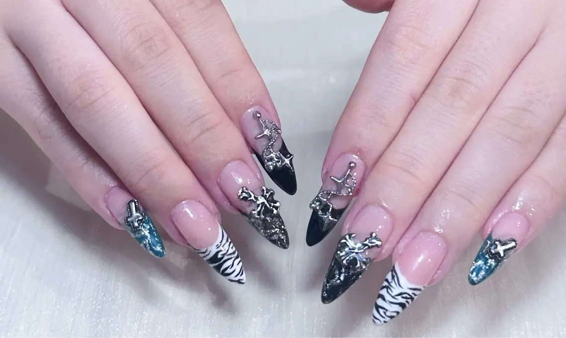 ネイル アートネイル オーロラネイル ガーリー キラキラネイル 韓国ネイル ハンドネイル Mio NailsalonUのネイルデザイン