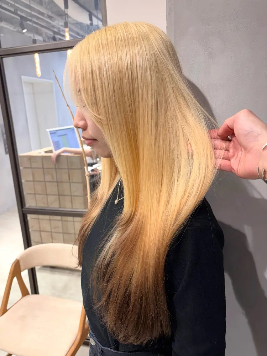 ロング ヘアカラー トリートメント 渋谷ハイトーン/ デザインカラー阿部のヘアスタイル