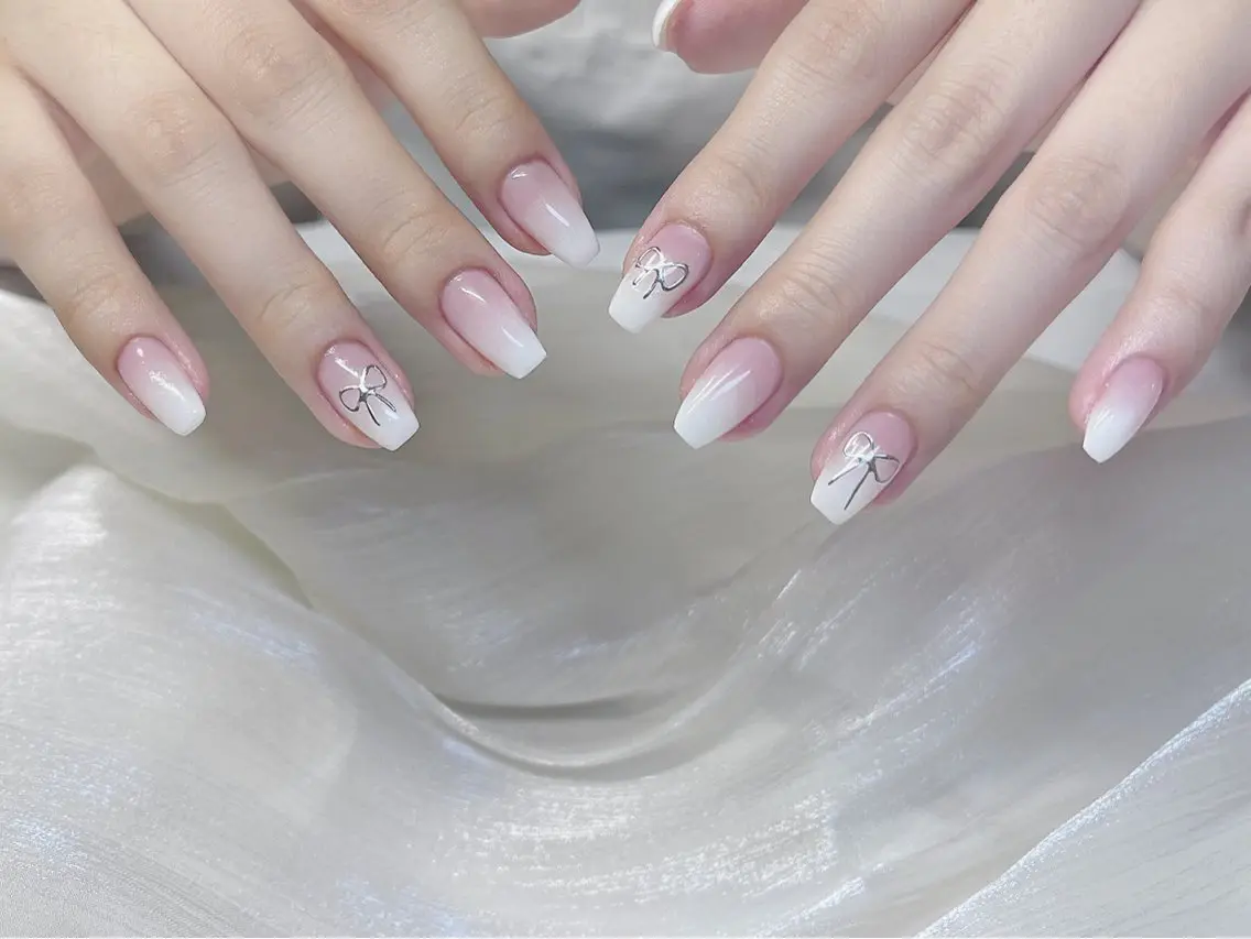 ネイル グラデーション キラキラネイル ラメ(グリッター) 持ち込み リボン Minami Nailのネイルデザイン