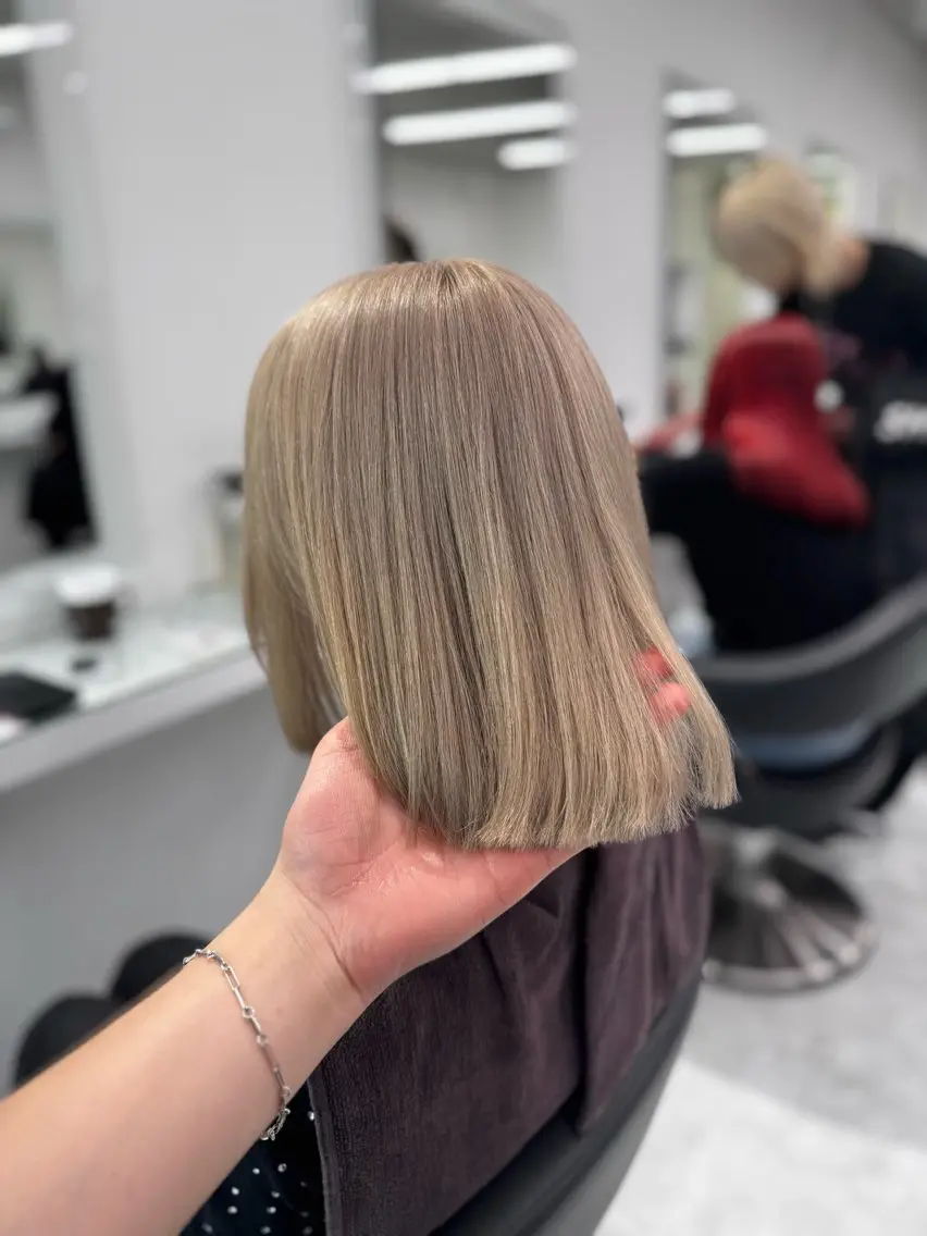 ロング カラー ヘアアレンジ カット ヘアカラー ヘアセット 透け上品ハイトーン 職人ゆうと🤍のヘアスタイル