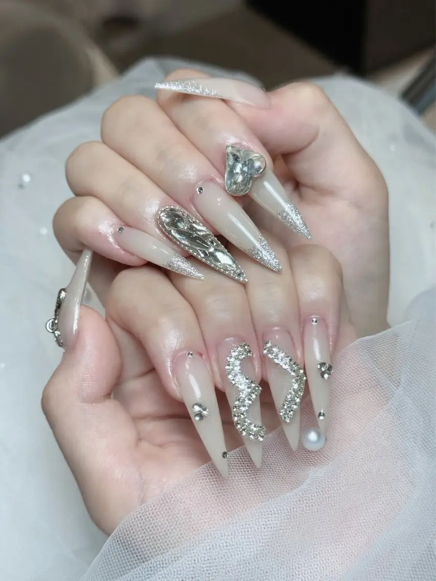 ネイル チークネイル ドット フレンチネイル グラデーション ハート ハンドネイル ハンドケア Eli Muse 新宿ネイルのネイルデザイン