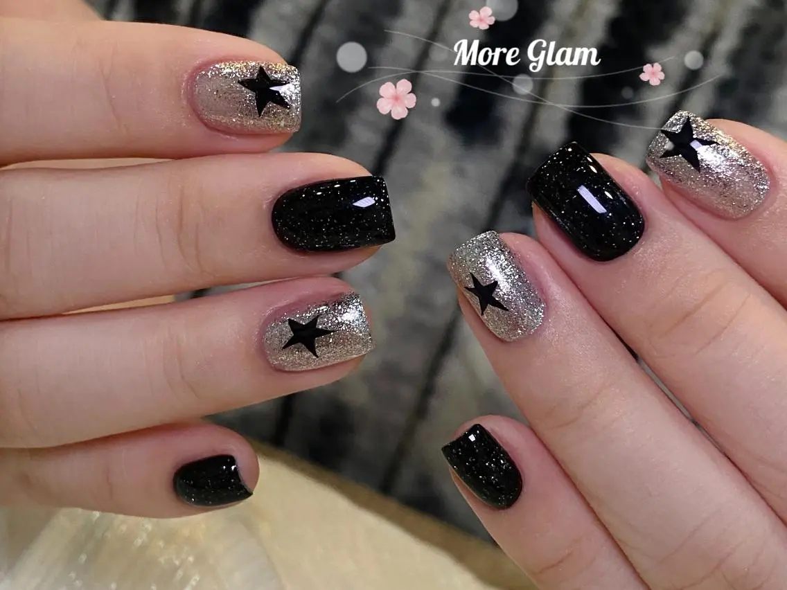 ネイル 長さ出し フットネイル フレンチネイル ジェルネイル ガラスフレンチ More Glam 池袋東口店のネイルデザイン