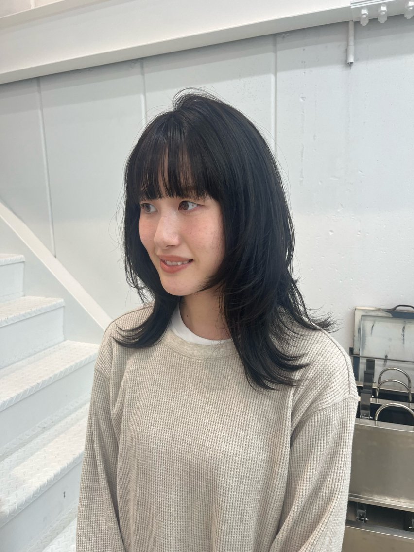 ミディアム カラー ダークグレー ダークグレージュ グレージュ ヘアカラー 高山 桃子のヘアスタイル