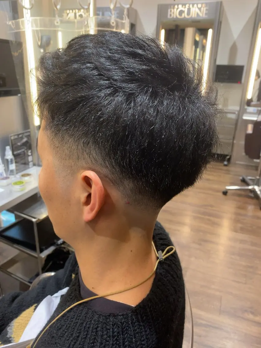 メンズ ダウンパーマ フェードカット メンズパーマ ツーブロック 谷口 雅門のヘアスタイル