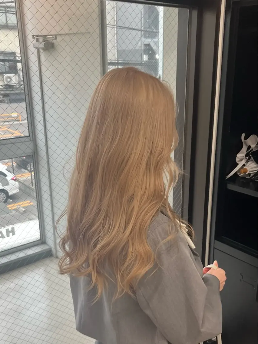 ロング カラー ブリーチ ヘアカラー 透明感カラー 結羽愛のヘアスタイル