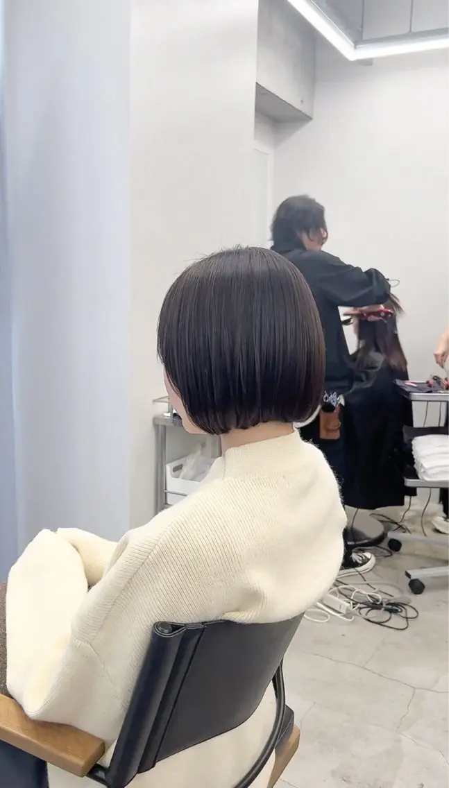 ショート バタフライレイヤー/ ニシトモユキのヘアスタイル