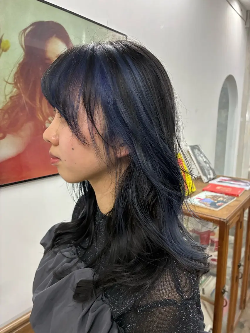 ロング カラー ヘアカラー 根元 優のヘアスタイル