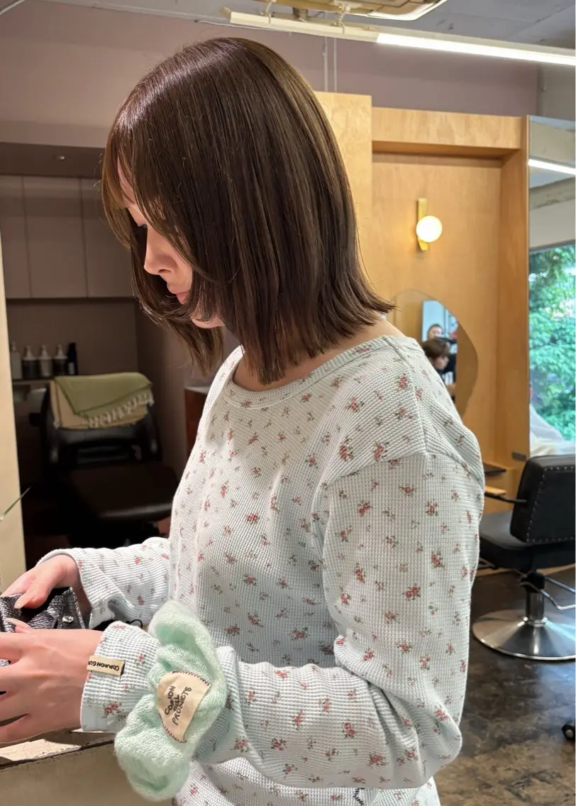 ミディアム カラー ベージュカラー ブリーチ ダブルカラー ブリーチなしカラー オリーブベージュ カット ヘアカラー 西山 紗耶香🪽 透明感カラー/ボブのヘアスタイル