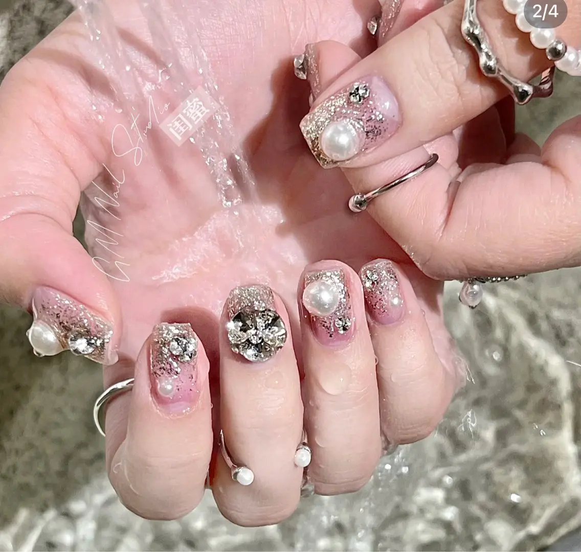 ネイル フレンチネイル グラデーション キラキラネイル 韓国ネイル マグネットネイル ハンドネイル 🎀🎀YooLi Nail Salonのネイルデザイン