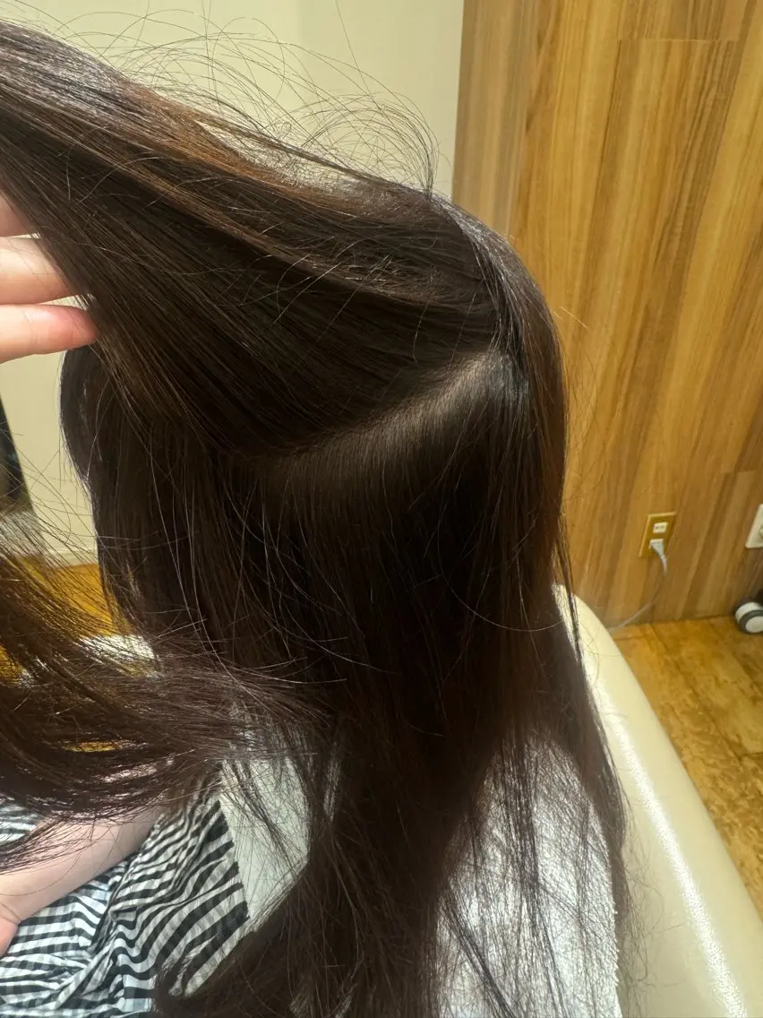 カラー 岡本 実來のヘアスタイル