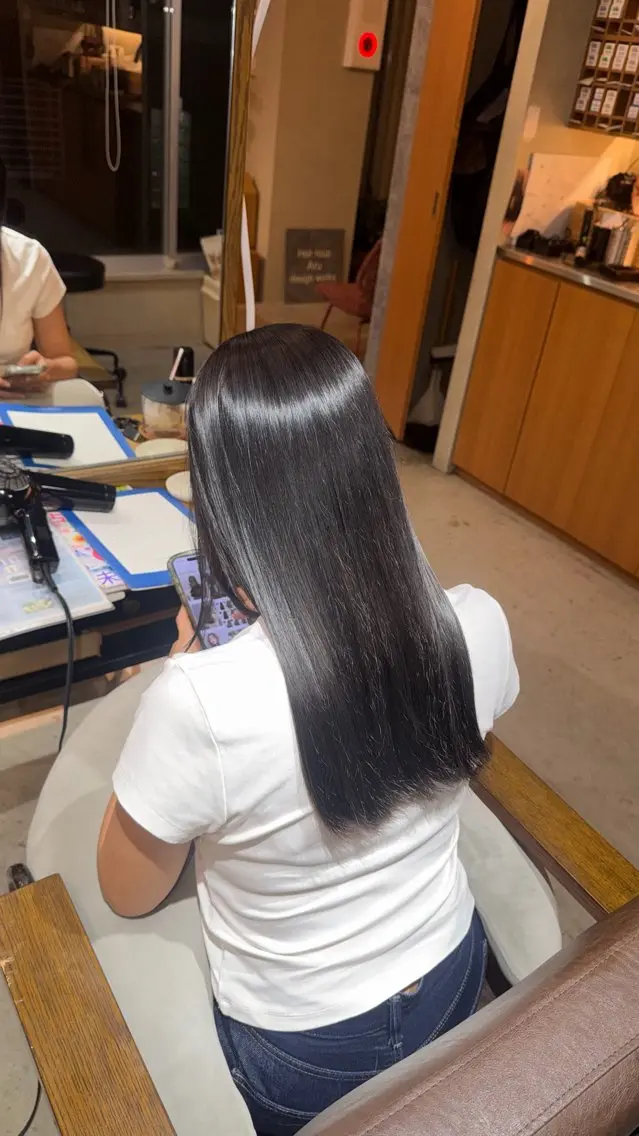 ロング カラー ブリーチ 透明感カラー ダークグレー ダークグレージュ グレージュ ヘアカラー トリートメント ruup  Aru みさきのヘアスタイル