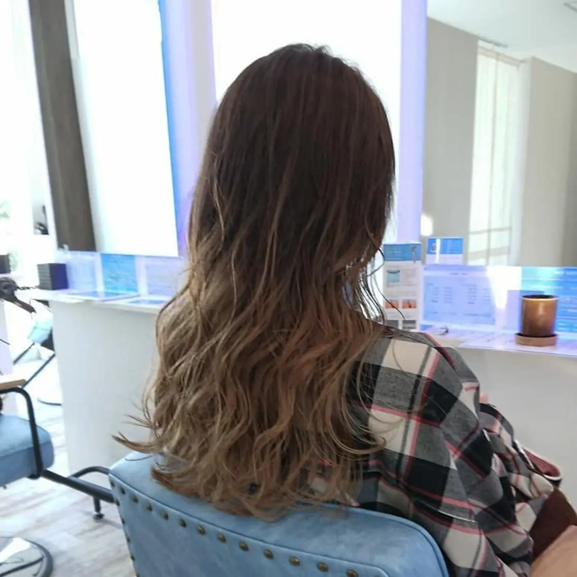 ロング カラー グラデーションカラー 小林 伸行のヘアスタイル