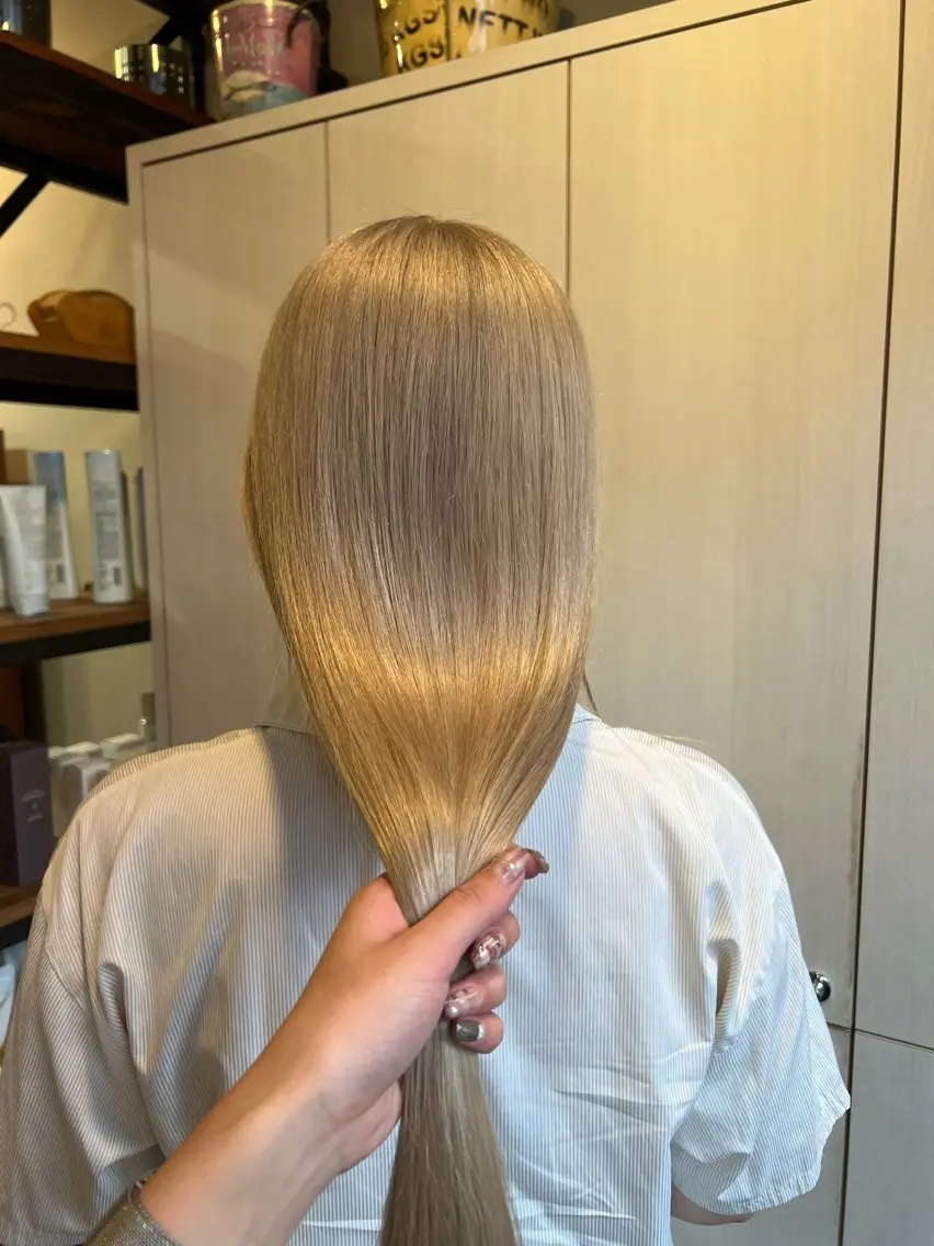 ロング カラー ベージュカラー ブリーチ ホワイトベージュ ヘアカラー きむら なみか🪐のヘアスタイル