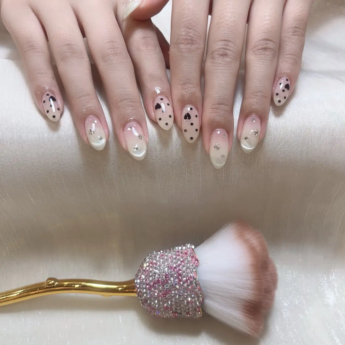 ネイル ハンドネイル MoonNail ユリ🌸のネイルデザイン