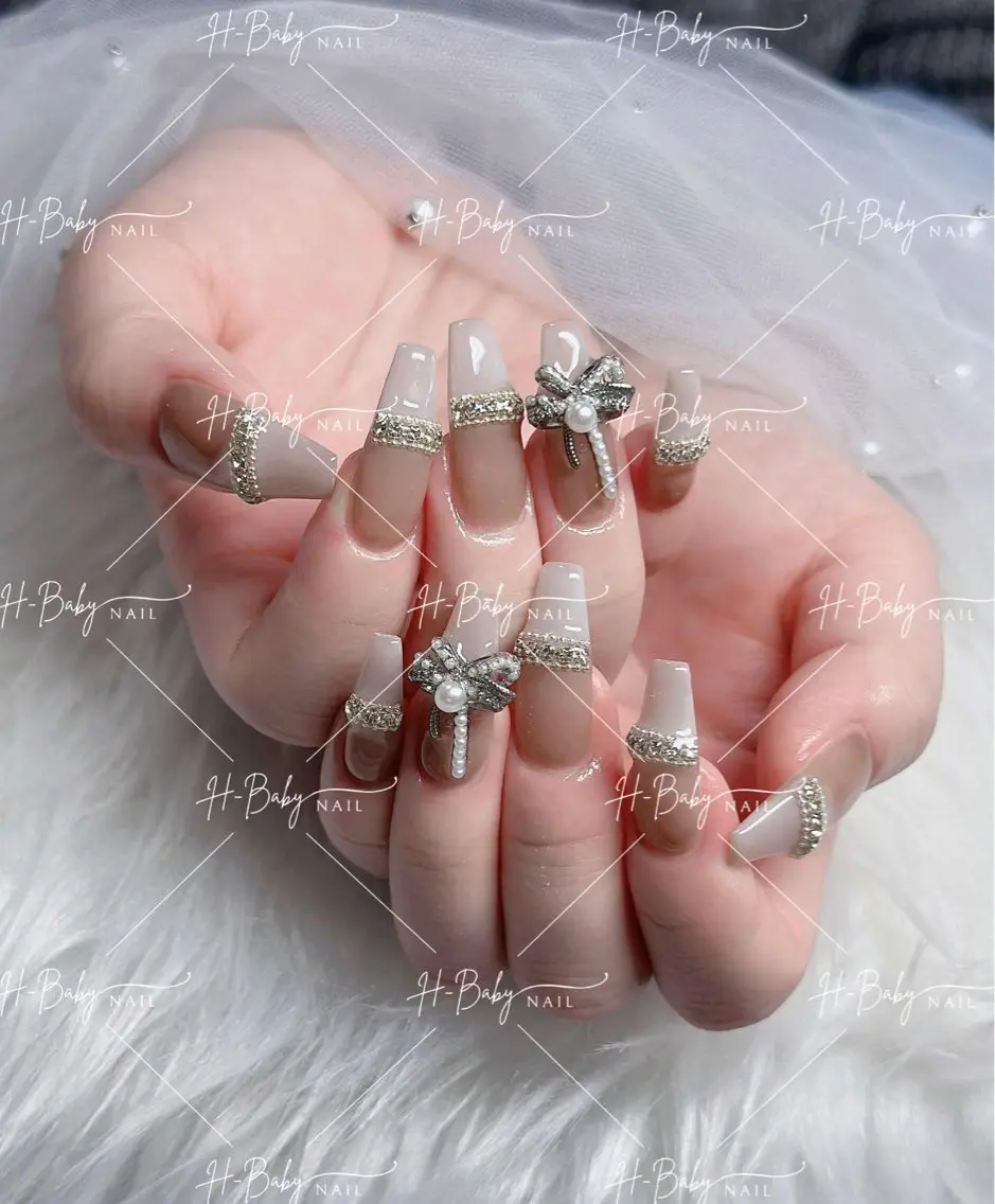 ネイル オーロラネイル フレンチネイル ジェルネイル ハロウィン 韓国ネイル neco H.babynailのネイルデザイン