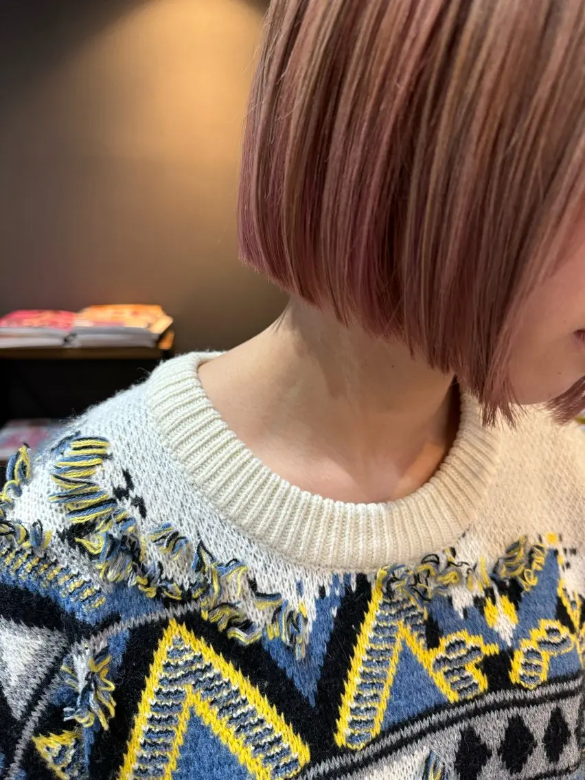 ショート カラー 切りっぱなしボブ ベージュカラー ブリーチ ピンクカラー ピンクベージュ ワタナベ テルマサのヘアスタイル