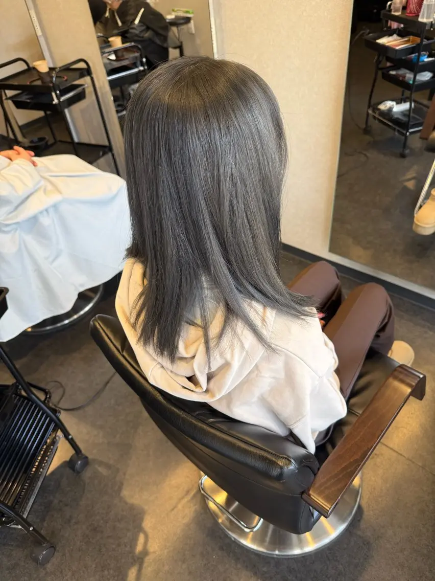 セミロング アッシュ アッシュグレー アッシュグレージュ 外国人風カラー 髪質改善⚡️カラー 🍀武久 誠🍀のヘアスタイル