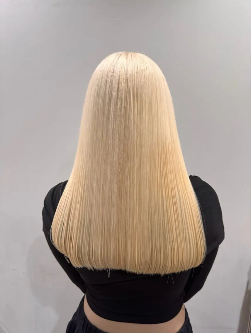 ロング カラー アディクシーカラー ブリーチ 抜きっぱなしブロンド ブロンド 透明感カラー ヘアカラー トリートメント ヘッドスパ ブリーチカラー🦖 岡部木乃夏のヘアスタイル