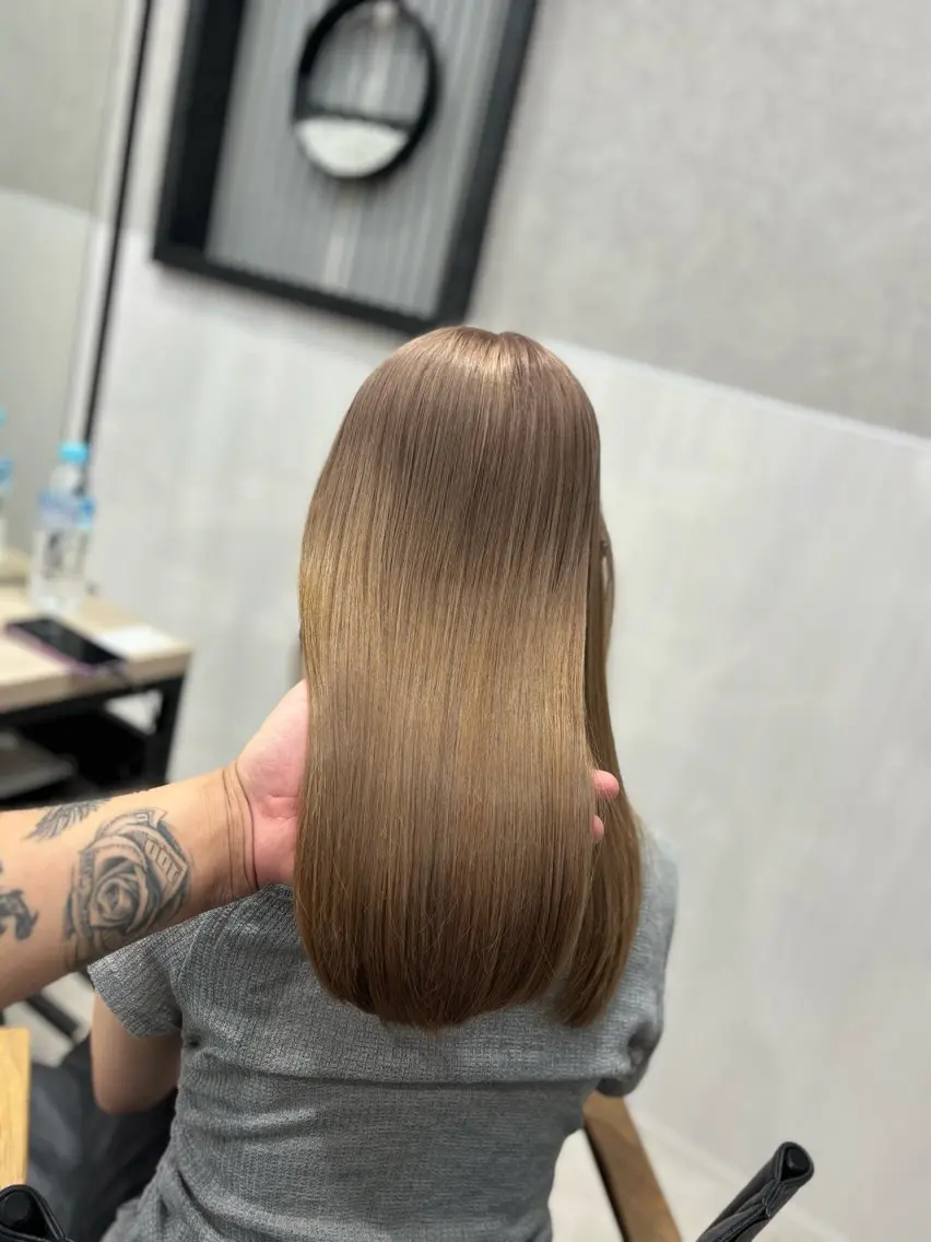 セミロング ヘアカラー ✨渋谷ハイトーン 功太郎のヘアスタイル
