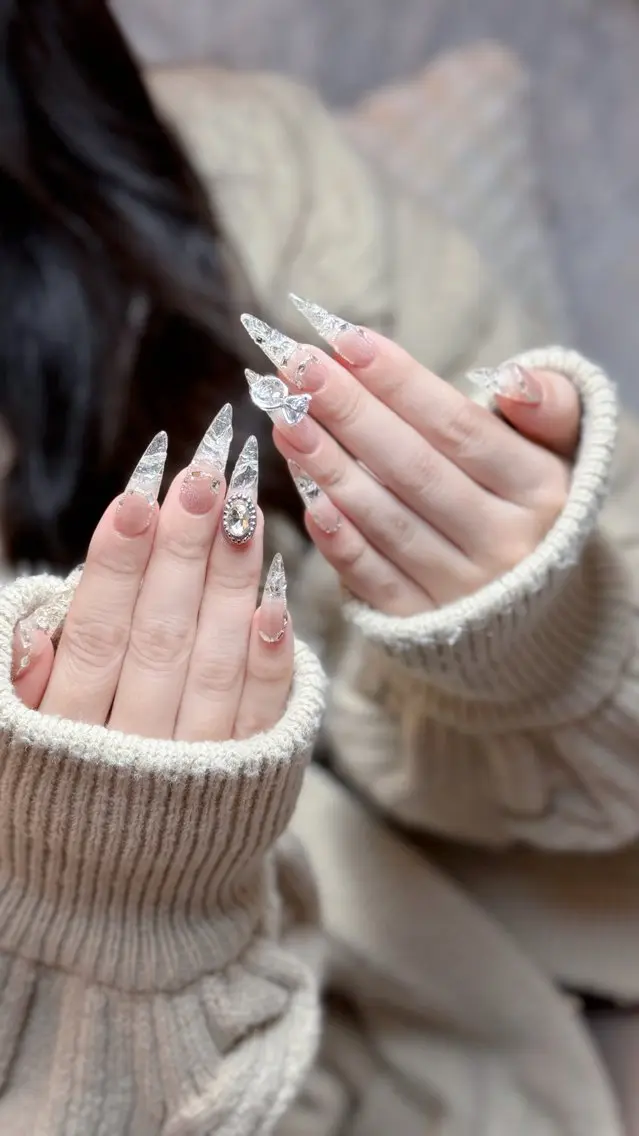 ネイル キラキラネイル マグネットネイル ワンホンネイル 冬ネイル クリスマス nailsalon ChuColaのネイルデザイン