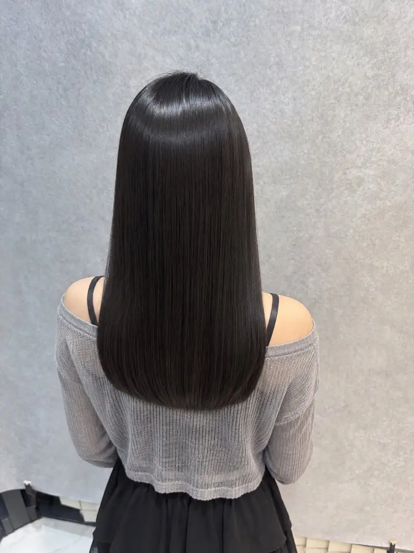 ロング ヘアカラー 上里 梨恩のヘアスタイル