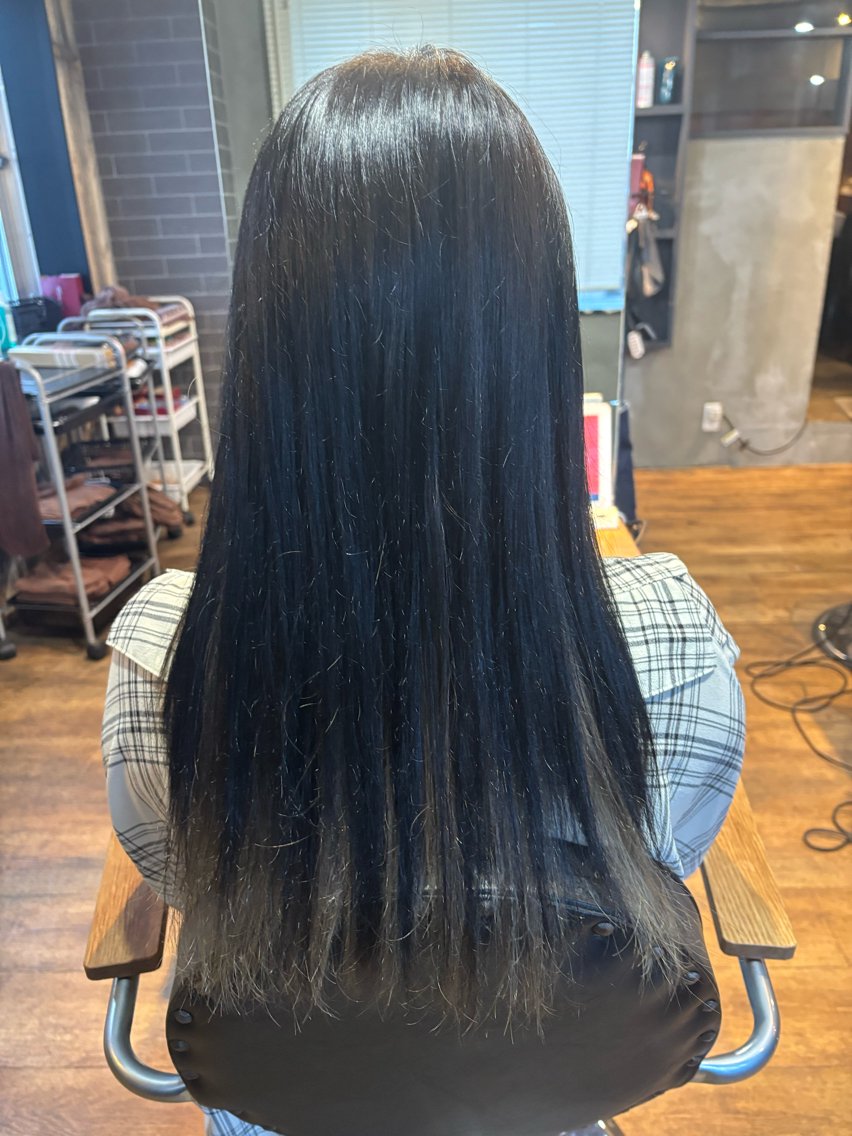 ロング 上田 瑠海音のヘアスタイル