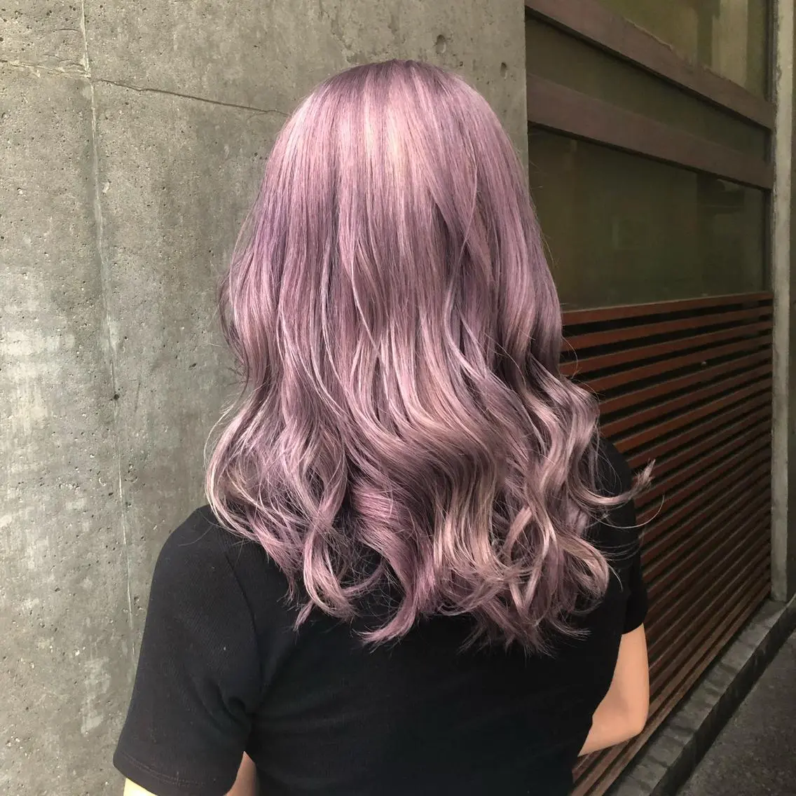 セミロング カラー アイブロウ ラベンダーカラー ピンクカラー ピンクラベンダー カット ヘアカラー トリートメント ブリーチ特化 梅田本多翔のヘアスタイル