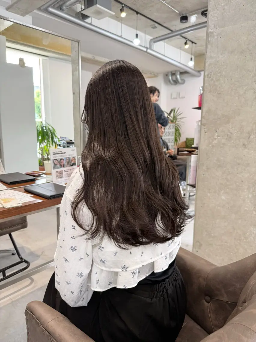 ロング カラー ブラウンカラー カット ヘアカラー トリートメント カイリ /レイヤーカットのヘアスタイル