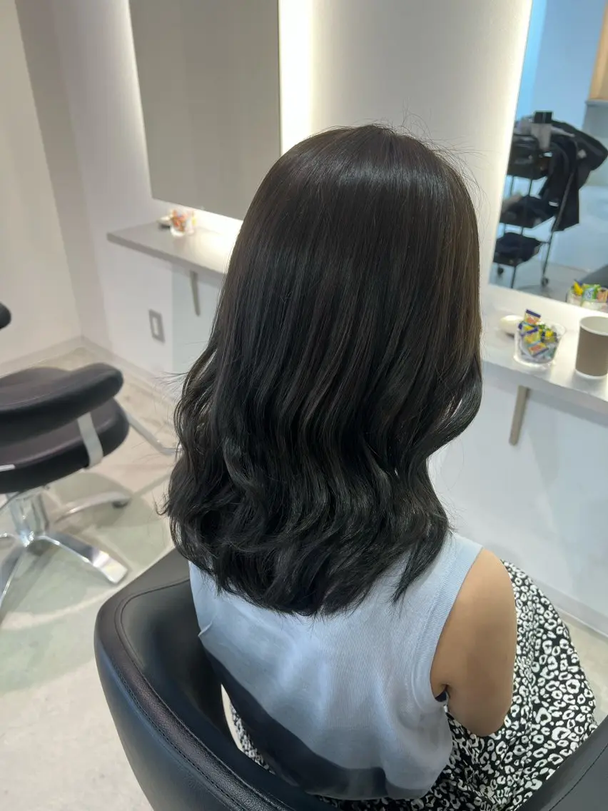 ミディアム カット ヘアカラー VISION 巻幡野花のヘアスタイル