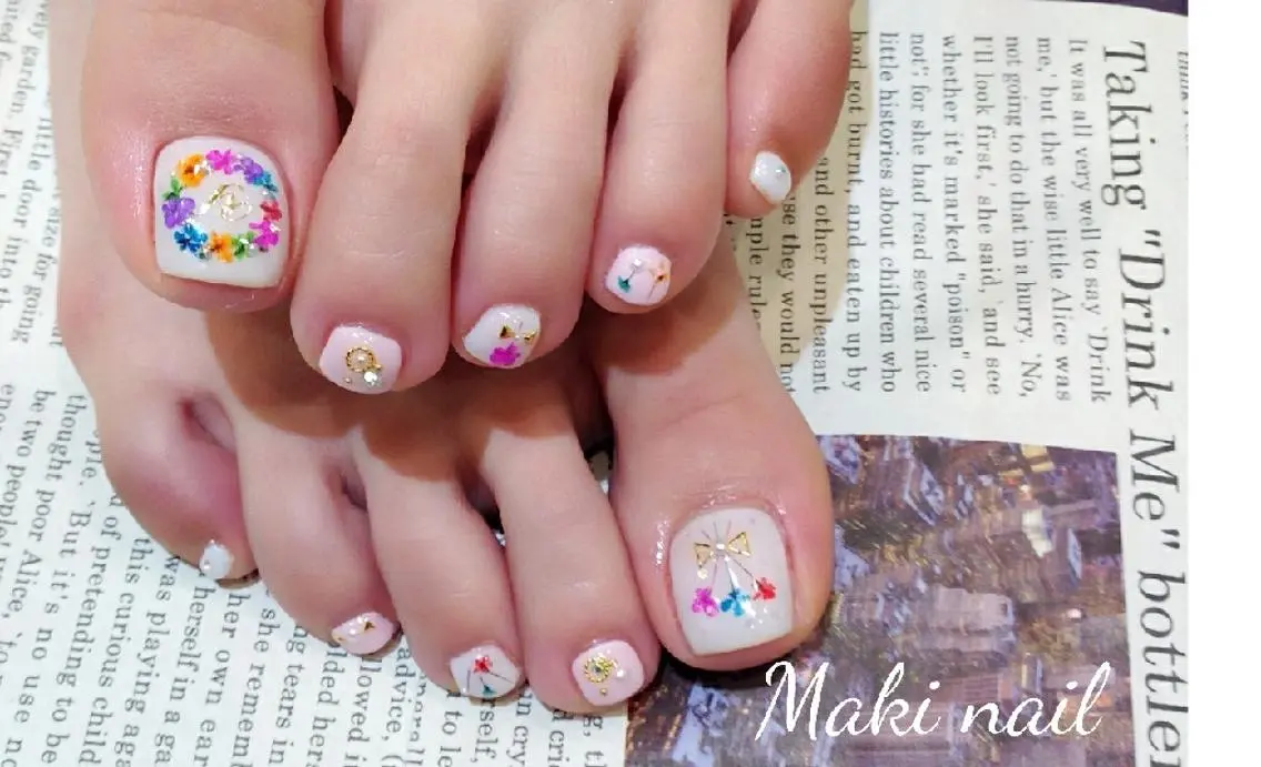 ネイル ショート フットネイル ･:*+.✳︎˚✧₊ MAKI NAILのネイルデザイン