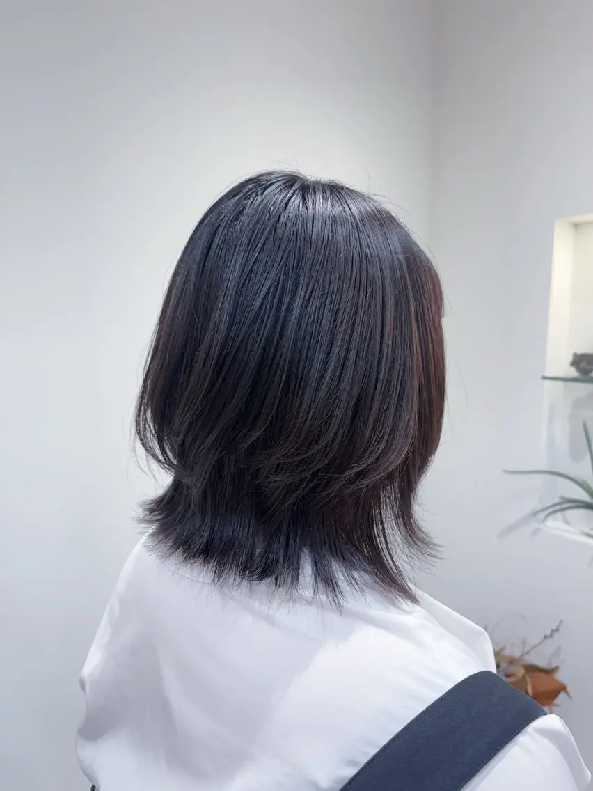 ミディアム レイヤーカット 外ハネヘア 天野 結衣のヘアスタイル