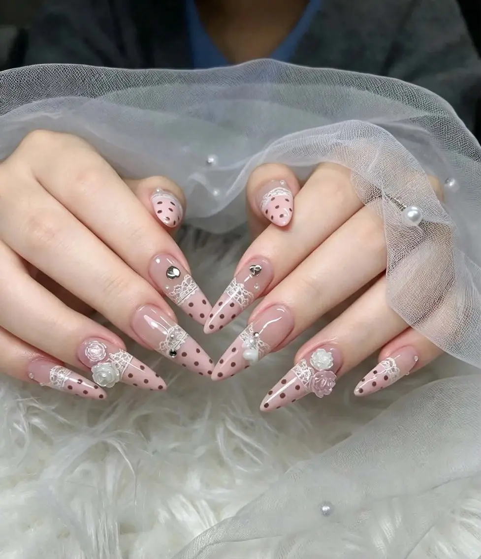 ネイル フレンチネイル ジェルネイル 韓国ネイル マグネットネイル 持ち込み RUNA Nemnailのネイルデザイン