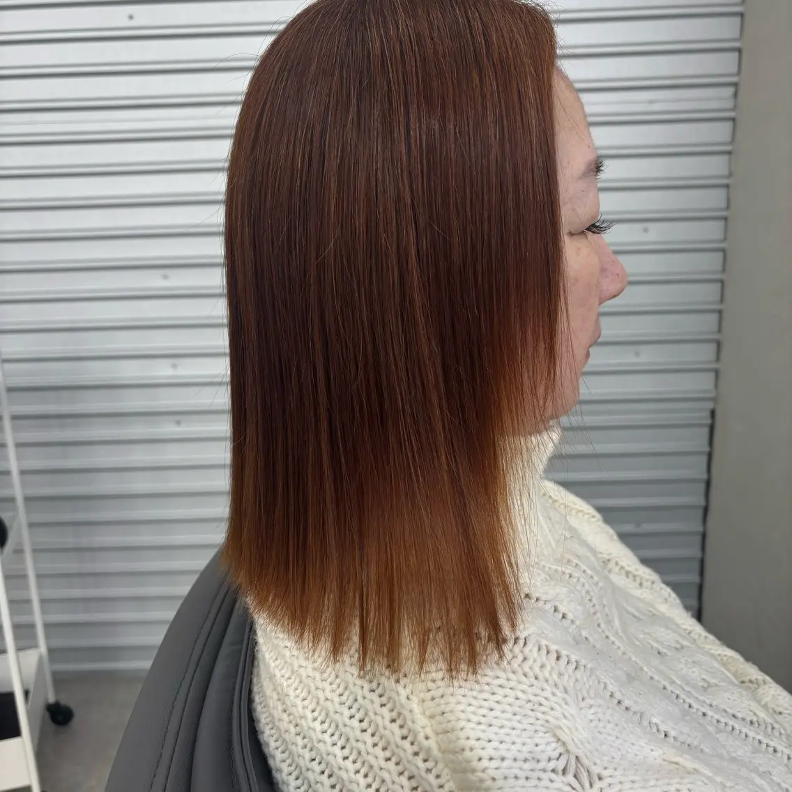 ミディアム カラー 腰越 麻奈のヘアスタイル