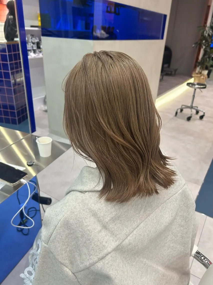 セミロング カラー ヘアカラー ミルクティーベージュ /sara💛のヘアスタイル