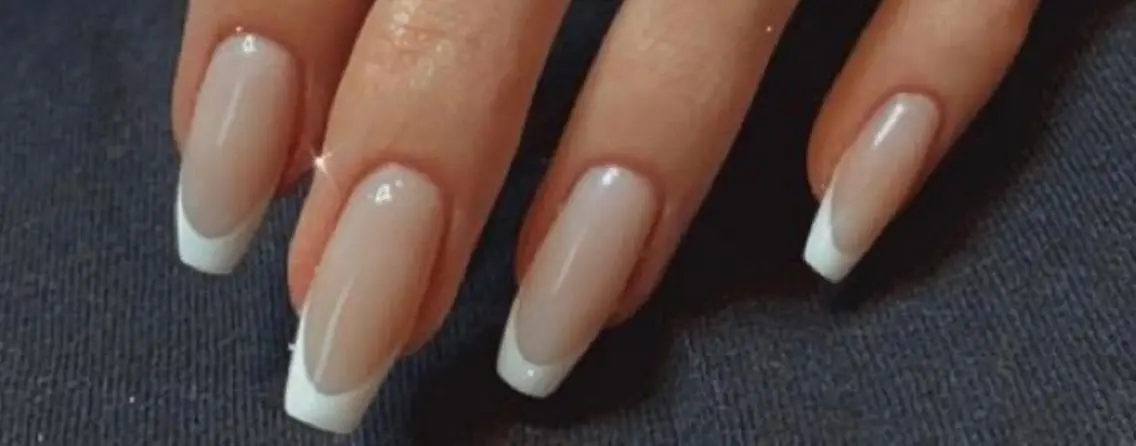 オフ込み💅ベースカラー+フレンチネイルの写真