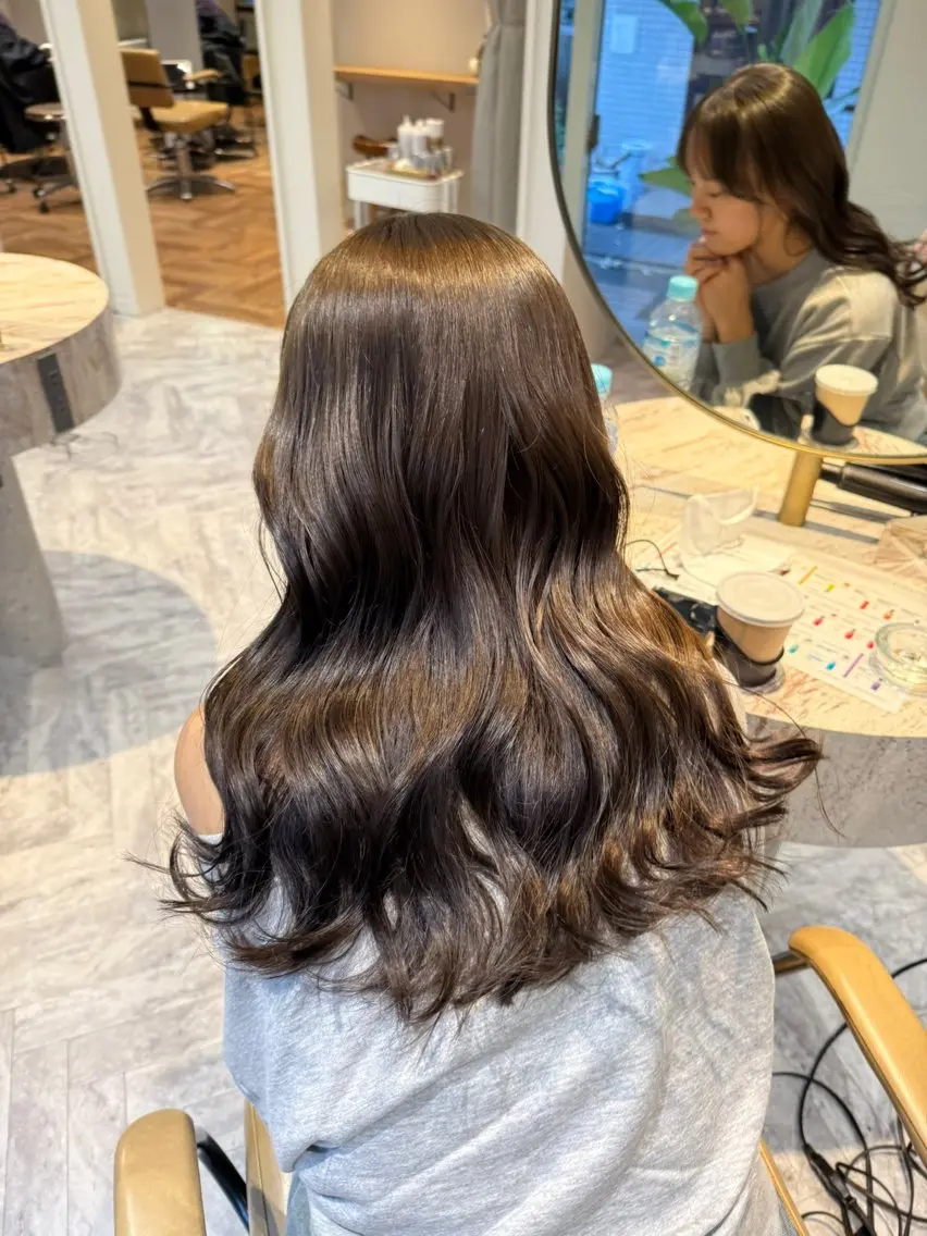 ロング カラー カット ヘアカラー トリートメント ミルクティー× グレージュMOMOのヘアスタイル