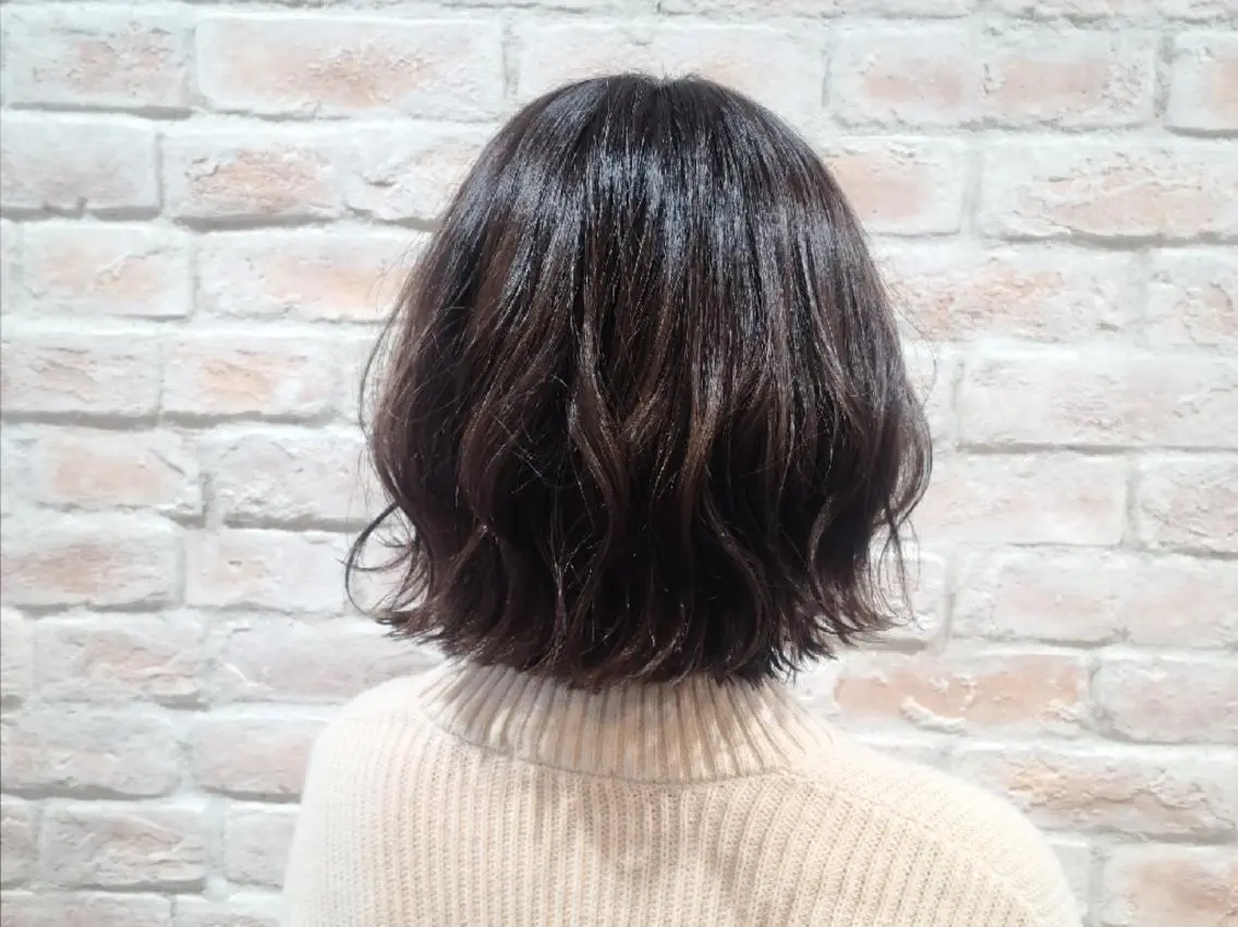 ミディアム カラー 外ハネヘア 赤松 摩美のヘアスタイル