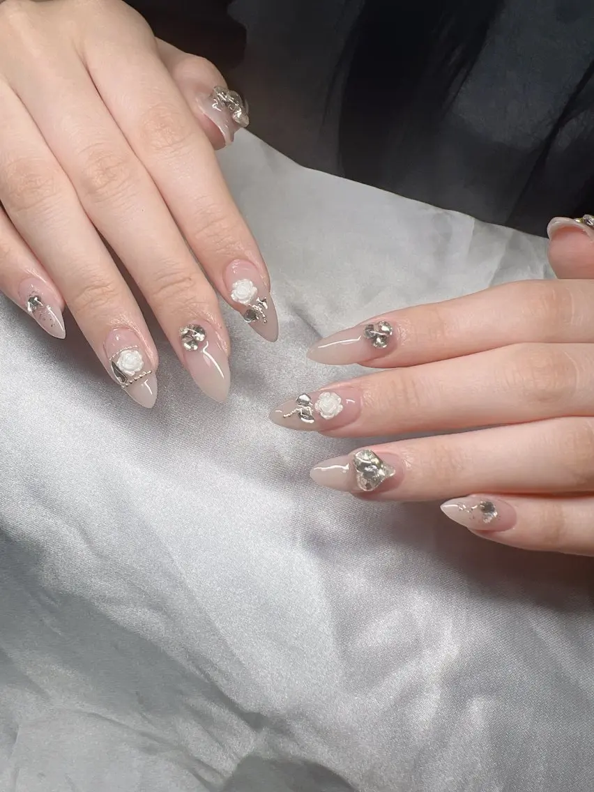 ネイル 長さ出し グラデーション 卒業式 キラキラネイル マグネットネイル ハンドネイル Lee Nailsのネイルデザイン