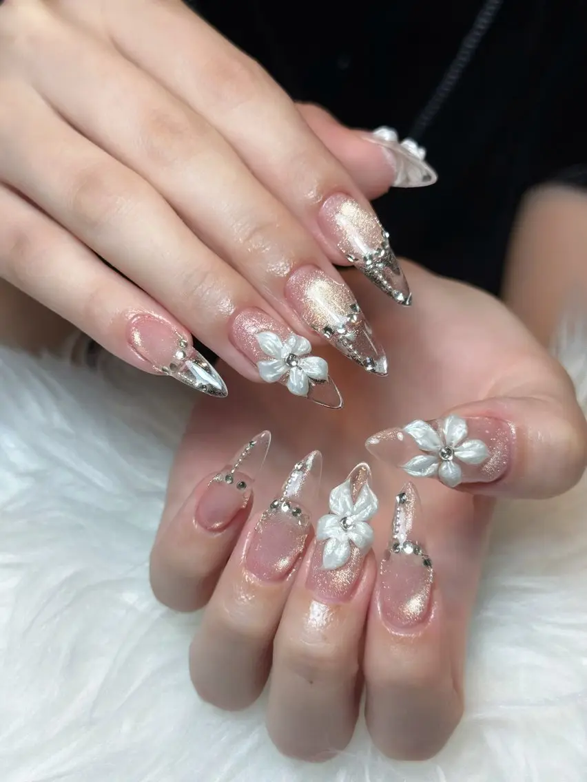 ネイル チークネイル ドット フレンチネイル グラデーション ハート ハンドネイル Julli NailStudioのネイルデザイン