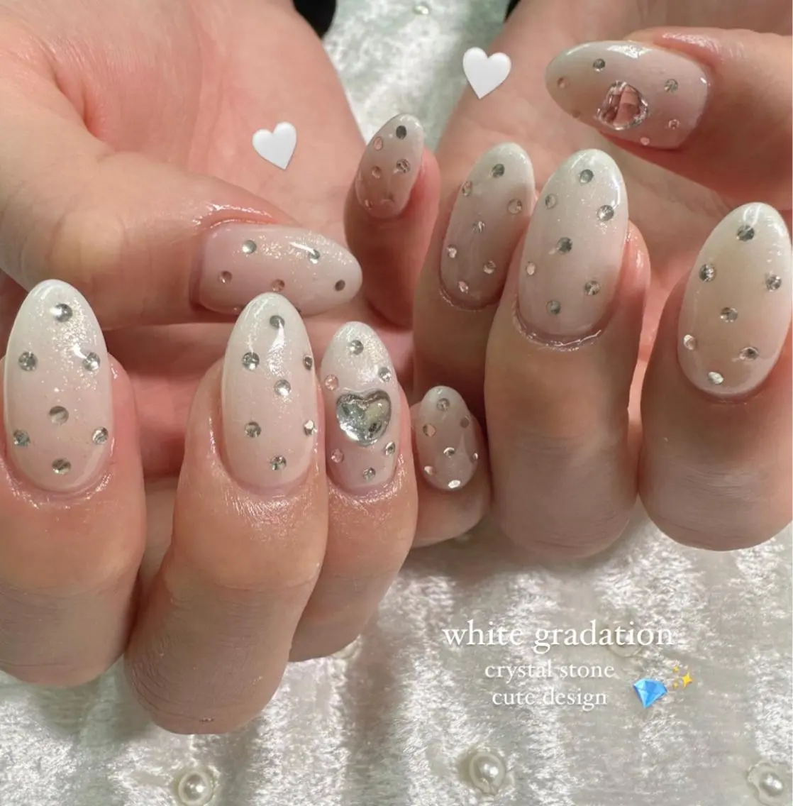 ネイル ドット ストーンネイル nail 1997のネイルデザイン